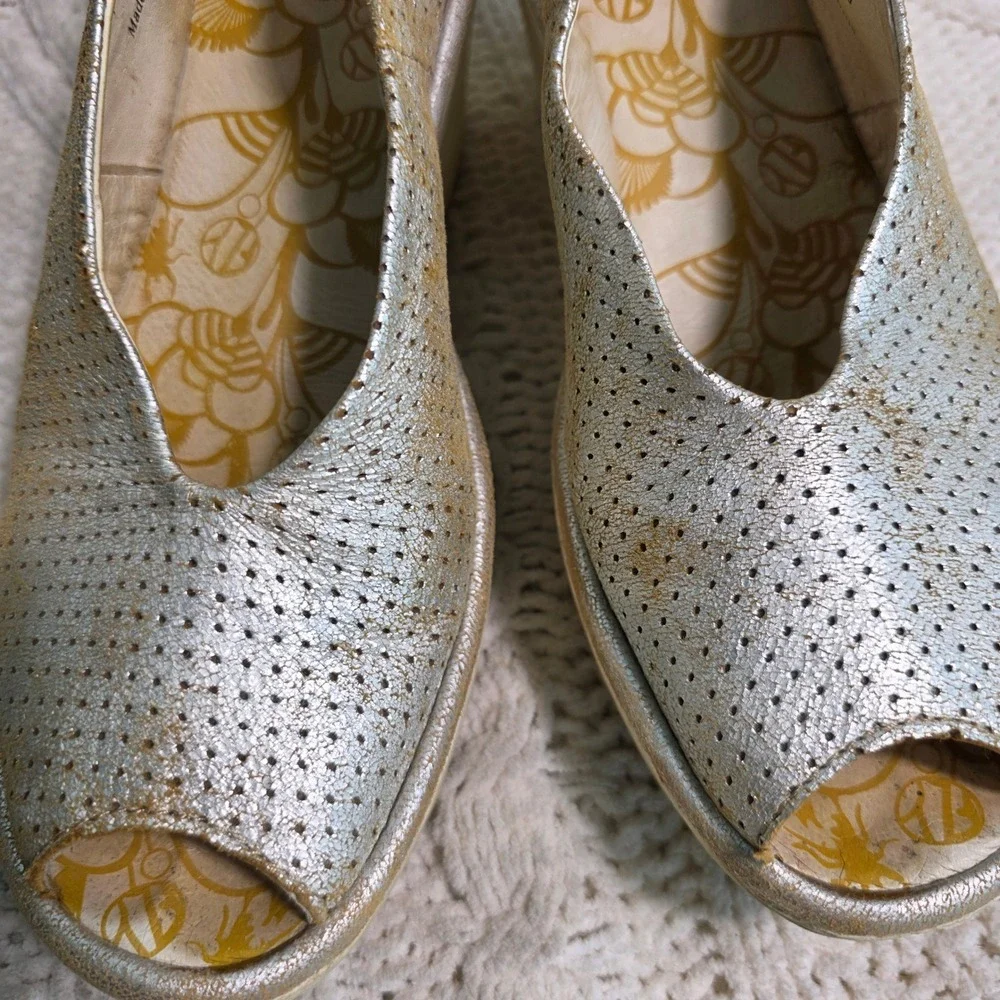 Fly London Wedge Sandals Burnished Silver Perf‎ Leather Slingback Women 38 7-7.5